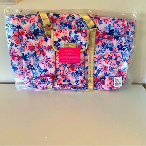 New Lilly Pulitzer GWP Insulated Beach Bag Tote in Party Like a Lobster - Picture 4 of 11